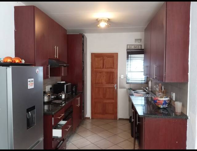 2 BEDROOM TOWNHOUSE FOR SALE IN ALBERTSDAL